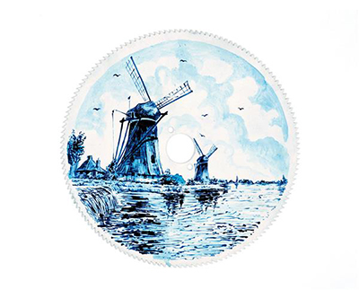 Delft 05 (Saw Blade) by Delvoye Wim