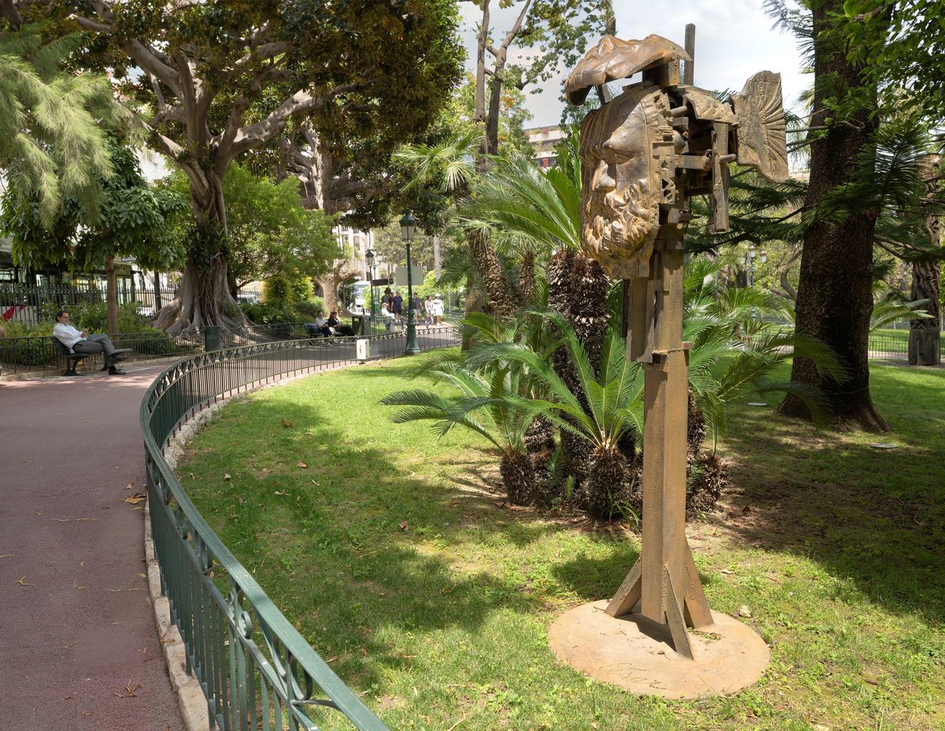 Grande tete de Centaure  by Cesar
