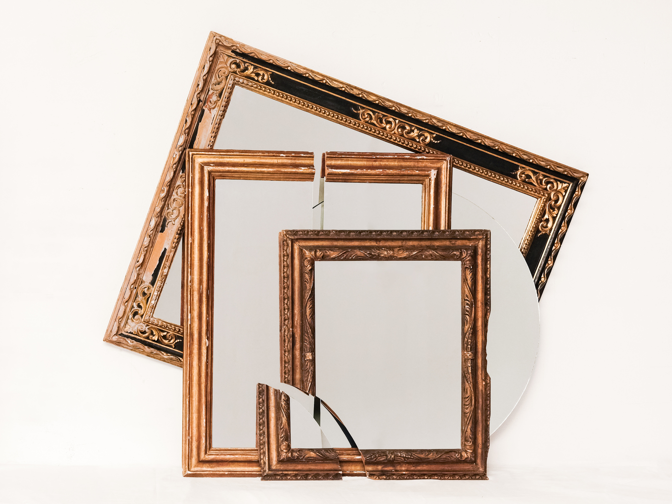 Dalla Cornice Barocca Allo Specchio Del Rinascimento Umano  From the Baroque Frame to the Mirror of the Human Renaissance  by Pistoletto Michelangelo