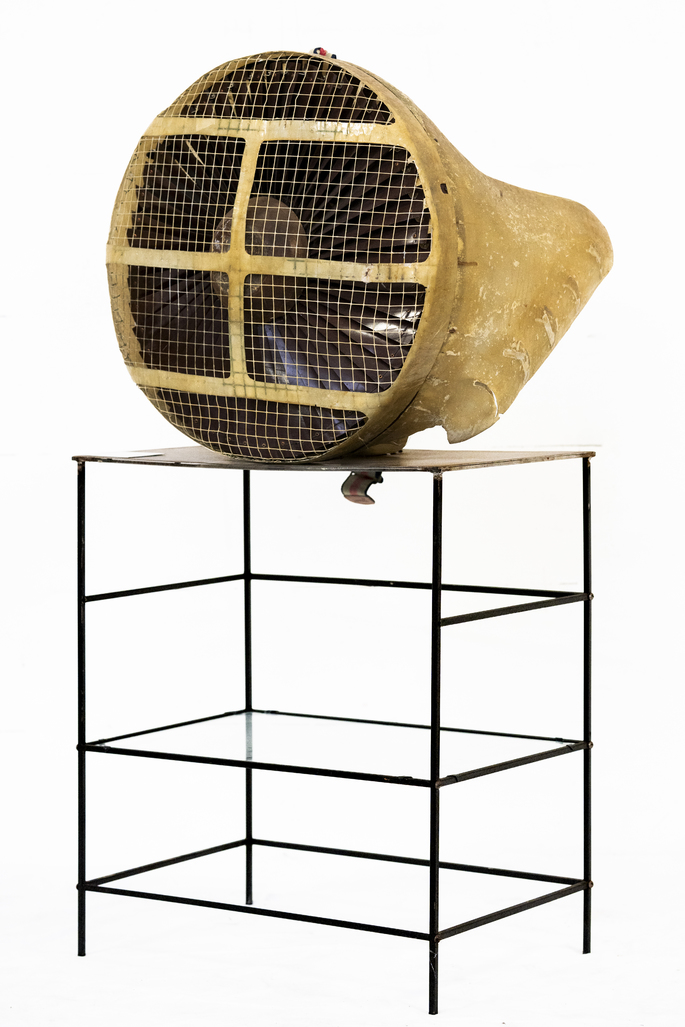 Schelpvormige rugzak by Panamarenko